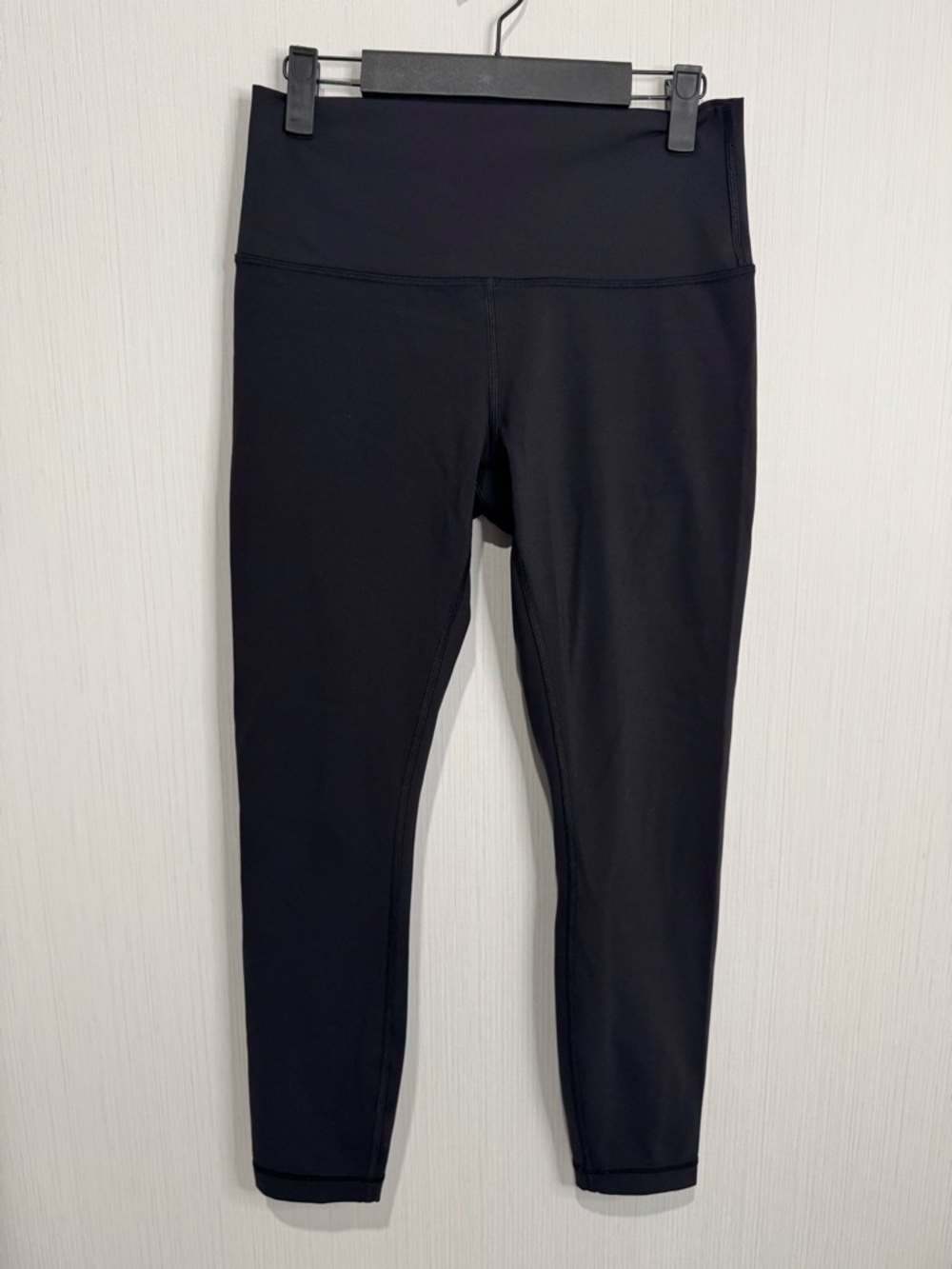 LULULEMON Leggings. Black. Size 8. 26” inseam. No flaws noted.